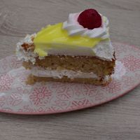 Lemon cake at Veganitessen in Sevilla