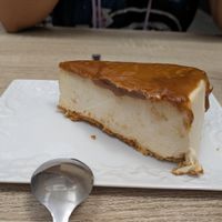 Cheezecake at Veganitessen in Sevilla