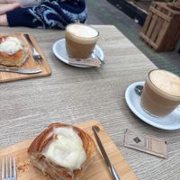 Cinnamon swirls & coffee at Veganitessen in Sevilla