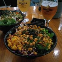 Vegan poke bowls at Señor Piña Las Ramblas in Barcelona