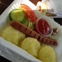 Vegan sausage with vegan mashed potatoes at Slottsparkens Grill & Ice Cream in Malmo