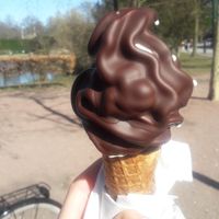 Soft serve with chocolate at Slottsparkens Grill & Ice Cream in Malmo