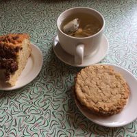 coffee cake and cowvin cookie (and tea with vegan creamer!) at Sticky Fingers Bakery in Washington