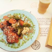 Vegan balls with mushrooms, tomato sauce, seeds and cruciferous veggies at Enigma D'Alquimia in Lisbon