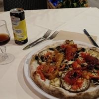 Chinotto, vegetarian pizza without cheese at Donna Rosa in Oliveri