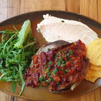 Potato with chili sin carne and houmous at Jacketz - Nieuwendijk in Amsterdam