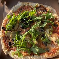 Vegan pizza at Vrouwe Jakoba in Schiermonnikoog
