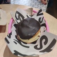 Beignet chocolat et crème pâtissière   at Boneshaker Doughnuts in Paris