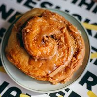 Le cinnamon roll at Boneshaker Doughnuts in Paris