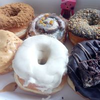 Cinnamon roll Yuzu, Spéculoos, Chocolate Brownies, Vanilla... at Boneshaker Doughnuts in Paris