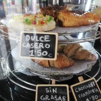 Crusanes veganos rellenos de frambuesa!! Exquisitos!!!! at Cafeteria Punt 5 in Figueres