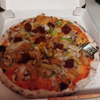 Pizza vegetal con queso vegano, heura y sobrasada vegana at Volare in Gandia