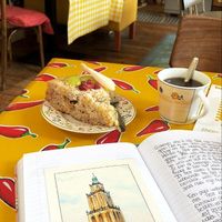 Enjoying a piece of freshly baked cake at TOET het Toetjesparadijs in Groningen