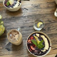 Açaí bowl and iced chai latte with oat milkk  at Cafe Zeitgeist in Munich