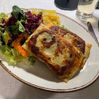 Maultaschen filled with lentils and a side salad at Mauganeschtle in Tubingen