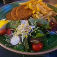 Schnitzel with fries at Cocktailcafé Regie in Heidelberg