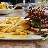 Crispy No-Chicken-Burger at Cocktailcafé Regie in Heidelberg