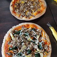 Pizza Vegetariana und Funghi at Manufaktur in Tubingen