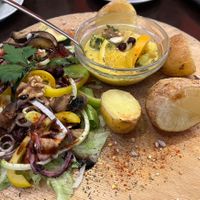 Ofenkartoffeln mit Currysoße   at Cafe M in Coburg