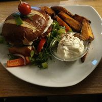 Vegan burger at Dråpe in Aalesund