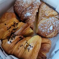 Croissants de chocolate e doce de "ovos" at Café Flávio in Braga
