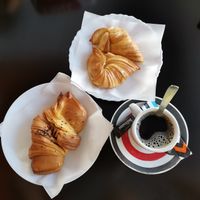 Croissants de chocolate e simples. Cevada. at Café Flávio in Braga