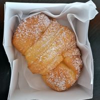Croissant recheado 🤤 at Café Flávio in Braga
