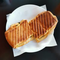 Lanche vegan de queijo, cogumelos e pimento at Café Flávio in Braga