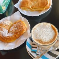 Ferradura, lanche e meia de leite   at Café Flávio in Braga