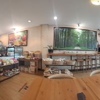 Gastraum mit Außensitzplätzen at Veggie House - บ้านเจ in Pathum Thani