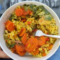 Orientalisches curry auf Nudeln mit Salat (zum mitnehmen), an der Seite das ist paprika at Hauptmensa Studierendenwerk in Dortmund