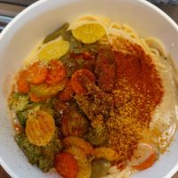 Nudeln mit Walnusssause, Gemüse und Gewürzen in einer Relevo at Hauptmensa Studierendenwerk in Dortmund