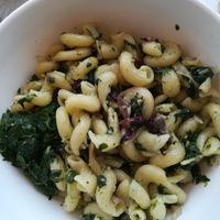 Vegan pasta with spinach and red cabbage at Hauptmensa Studierendenwerk in Dortmund