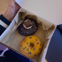 Brownie + maracuyá 🥺💞 at VegAmazing Doughnuts in Madrid