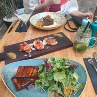 Sesame tofu salad and bruschetta at Ciri Biri Bela in Split