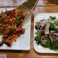 Kung pao veg chicken, and a mushroom dish at WángYǔYān Sù Fāng 王语嫣素坊 in Dali