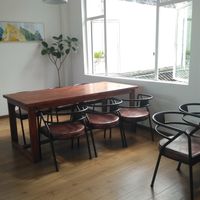 large tables at Coffee Vegetarian 宅菽咖啡蔬食馆 - Zhái Shū KāFēi in Dali