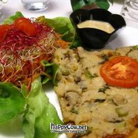 Pizza! at Loving Hut in Paris