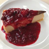 vegan cheesecake at Loving Hut in Paris