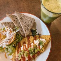 Chickpea omlette with spinach and mushrooms, and a green juice 💚 at El Petit Princep in Barcelona