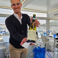 Friendly staff and great wine at One80 in Mgarr