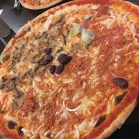 pizza quattro at Al Forno Cabano in Bandhagen