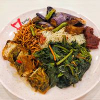 Bee hoon mee with dishes at Shi Man Lou 食满楼 - Punggol in Northeast Singapore