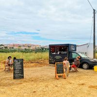Rua do Zambujo, em frente à Sóflor, depois do cruzamento da praia da areia branca, Lourinhã at Fresh - No Meat No Fish in Miragaia