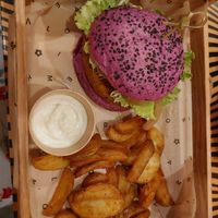 Burger with fries and extra mayonnaise at Flower Burger in Florence