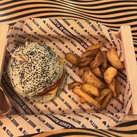 Jungle BBQ burger and fries   at Flower Burger in Florence