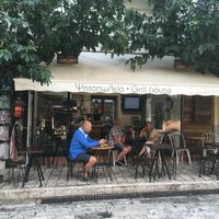 Streetview of the restaurante at Garlic Grill House in Samos