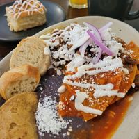 Paquete chilaquiles con deshebrada at Café Vegetal in Mexico City