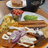 Desayuno completo (el paquete incluye café, Agua del día y un pan) 🫶🌼  at Café Vegetal in Mexico City
