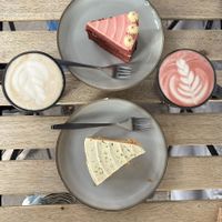 Chai latte, Pink chai latte, Pastel red velvet, Zanahoria at Café Vegetal in Mexico City